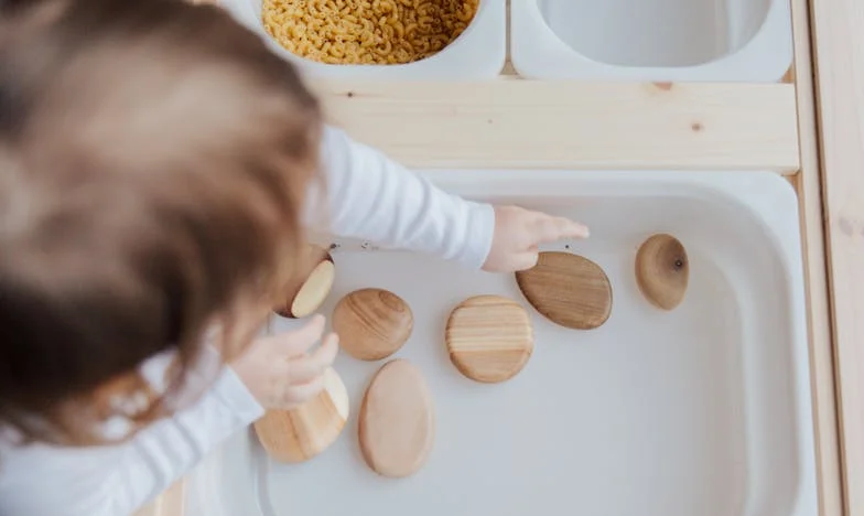 "Mama Refuză să Facă Babysitting, Dar Eu Trebuie să Îmi Susțin Familia"